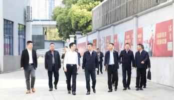 湘潭市政法委書記袁新天一行到伍子醉集團(tuán)調(diào)研